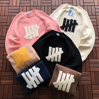 ¥~239 UNDEFEATED SWEATER 22111326 (im 176CM 58KG iwear size M in the photo)