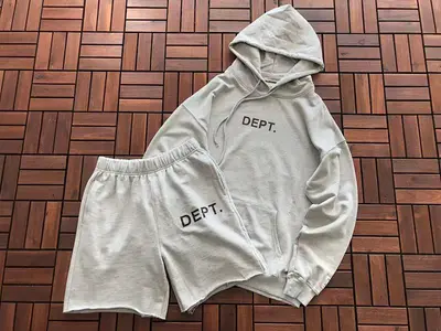 TOP ￥~149 PANTS ￥~109 GALLERY DEPT HOODIE SHORTS 11111712 (im 176CM 58KG iwear size M in the photo)