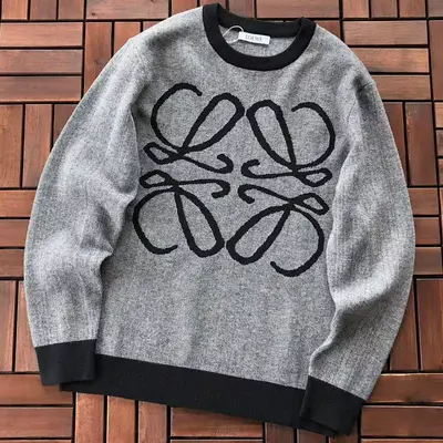 ￥~135 L🔥E🔥🔥SWEATER 33111955 (im 180CM 68KG iwear size L in the photo)