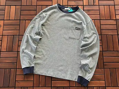 ￥~119 M🔥U M🔥U LONG-SLEEVE WOMAN 33112196 (im 180CM 68KG iwear size S in the photo)