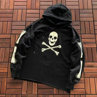 ￥~119 VLONE HOODIE 33112234 (im 176CM 58KG iwear size M in the photo)