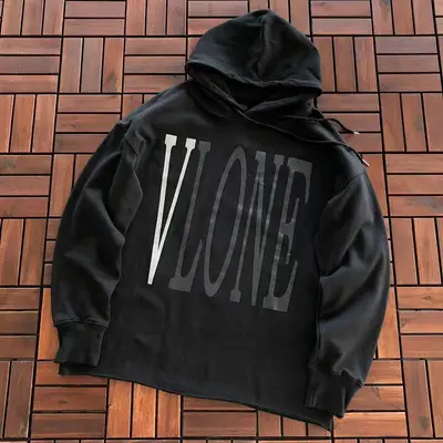 ￥~119 VLONE HOODIE 33112232 (im 176CM 58KG iwear size M in the photo)