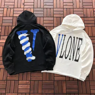 ￥~119 VLONE HOODIE 33112228 (im 176CM 58KG iwear size M in the photo)