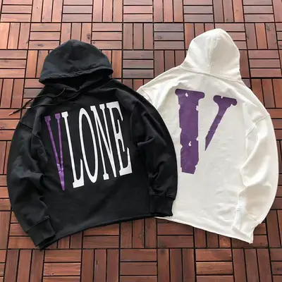 ￥~119 VLONE HOODIE 33112211 (im 176CM 58KG iwear size M in the photo)