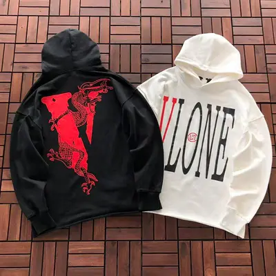 ￥~119 VLONE HOODIE 33112210 (im 176CM 58KG iwear size M in the photo)