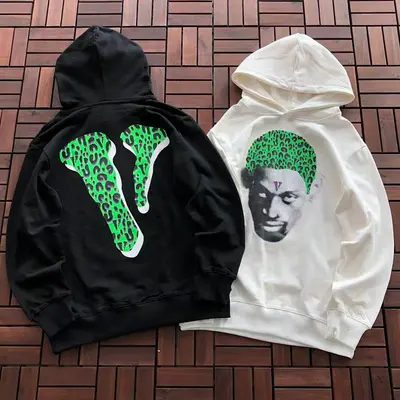 ￥~119 VLONE HOODIE 33112206 (im 176CM 58KG iwear size M in the photo)
