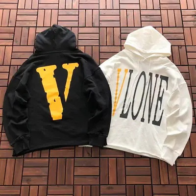 ￥~119 VLONE HOODIE 33112203 (im 176CM 58KG iwear size M in the photo)