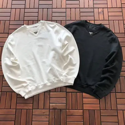 ￥~289 P🔥A🔥A SWEATER 44112505 (im 180CM 68KG iwear size L in the photo)