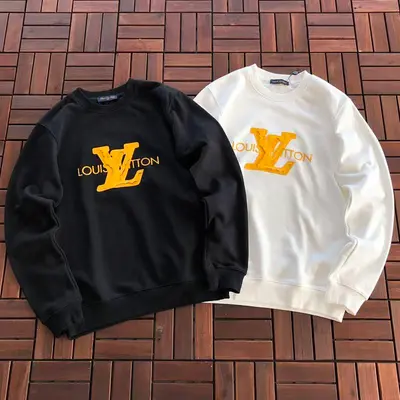 ￥~165 L🔥SWEATER 33112641 (im 180CM 68KG iwear size M in the photo)