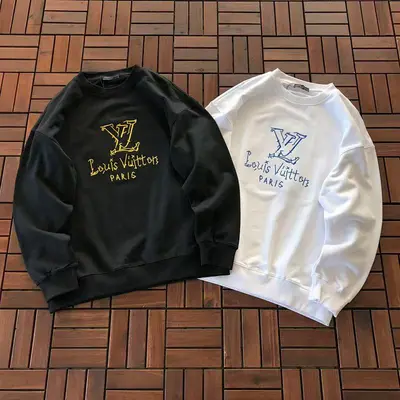 ￥~139 L🔥SWEATER 33112622 (im 180CM 68KG iwear size M in the photo)