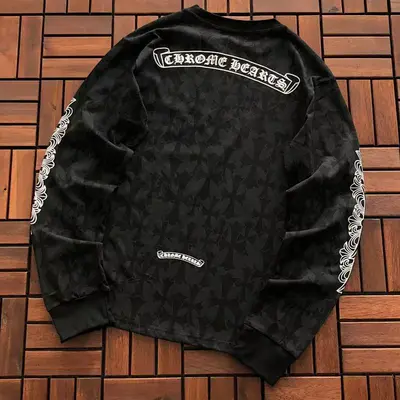 ￥~109 CH🔥OM🔥 HE🔥RTS LONG-SLEEVE 33112731 (im 176CM 58KG iwear size M in the photo)