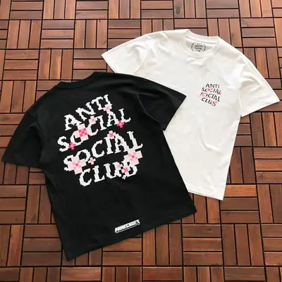 ￥~85 ANTI SOCIAL SOCIAL CLUB T-SHIRT 11112828 (im 176CM 58KG iwear size M in the photo)