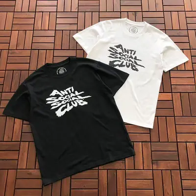 ￥~85 ANTI SOCIAL SOCIAL CLUB T-SHIRT 11112825 (im 176CM 58KG iwear size M in the photo)