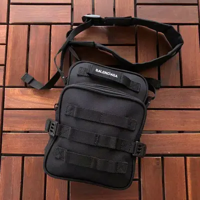 ￥~365 B🔥L🔥🔥🔥IA🔥A BAG 22112835 (长21CM*宽15CM*高3CM）