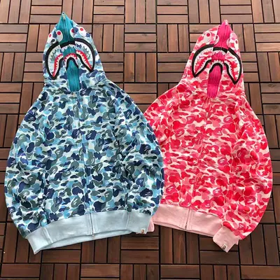 ￥~219 BAPE HOODIE 11113008 (im 176CM 58KG iwear size M in the photo)