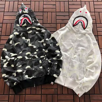 ￥~215 BAPE HOODIE 11113002 (im 176CM 58KG iwear size M in the photo)
