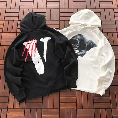 ￥~119 VLONE HOODIE 33120151 (im 176CM 58KG iwear size M in the photo)