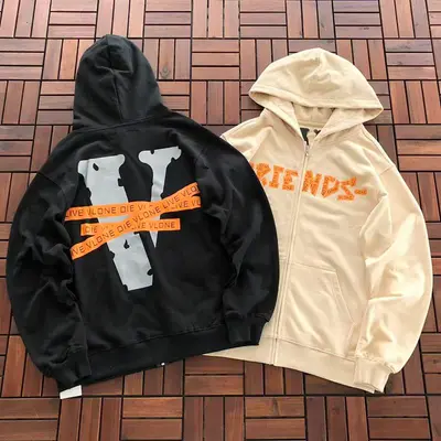 ￥~135 VLONE HOODIE 33120129 (im 176CM 58KG iwear size M in the photo)