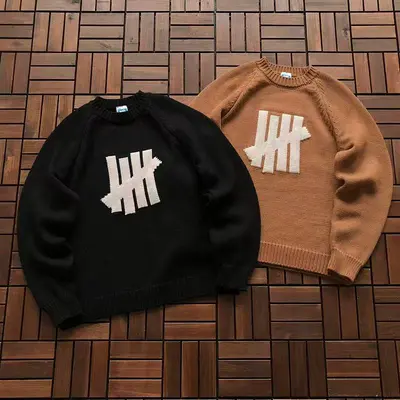 ￥~169 UNDEFEATED SWEATER 44120430 (im 176CM 58KG iwear size M in the photo)