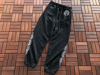 ¥~169 CH🔥OM🔥 HE🔥RTS TROUSERS 33120529 (im 176CM 58KG iwear size M in the photo)