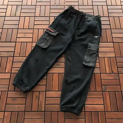 ￥239 P🔥A🔥A TROUSERS FLEECE 44120940 (im 180CM 68KG iwear size L in the photo)