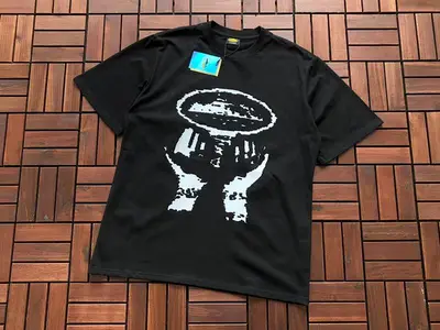 ￥~79 C🔥RT🔥🔥Z T-SHIRT 33121230 (im 180CM 68KG iwear size XL in the photo)