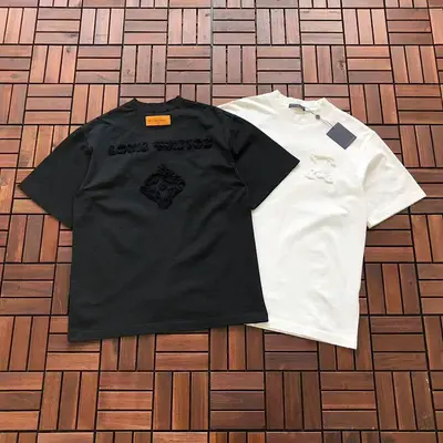￥~139 L🔥 T-SHIRT 33121226 (im 180CM 68KG iwear size L in the photo)
