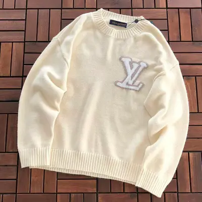 ￥~185 L🔥 SWEATER 44121176 (im 176CM 58KG iwear size S in the photo)