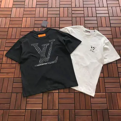 ￥~125 L🔥 T-SHIRT 11121441 (im 176 CM 58 KG iwear size M in the photo)