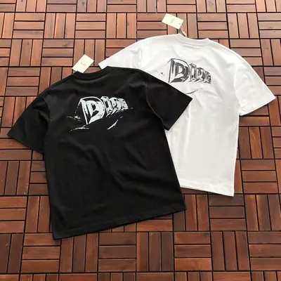 ￥~95 D🔥O🔥 T-SHIRT 33121529 (im 180CM 68KG iwear size M in the photo)