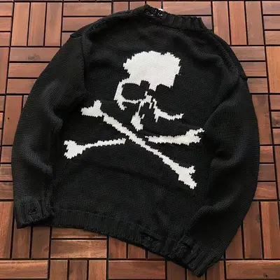 ¥185 MASTERMIND SWEATER 44121637 (im 180CM 68KG iwear size M in the photo)