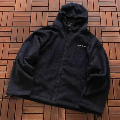￥~219 M🔥U M🔥U HOODIE FLEECE 44121720 (im 176CM 58KG iwear size S in the photo)