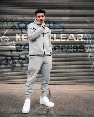 TF 2020 CU4489-063¥255 zip-up coat CU4495-063¥245 pants (im 180CM 68KG iwear size S in the photo)