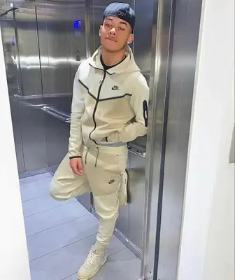TF 2020 CU4489-234￥255 zip-up coat CU4495-234￥245 pants (im 180CM 68KG iwear size S in the photo)