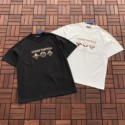 ￥~175 L🔥 T-SHIRT 22122413 (im 185CM 80KG iwear size L in the photo)