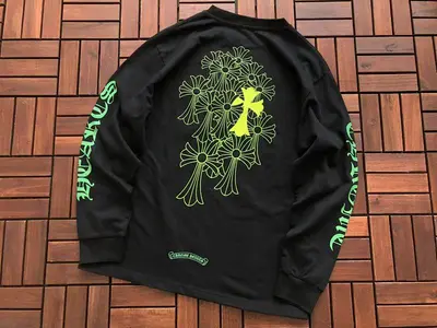¥~109 CH🔥OM🔥 HE🔥RTS LONG-SLEEVE 33122859 (im 180CM 68KG iwear size M in the photo)