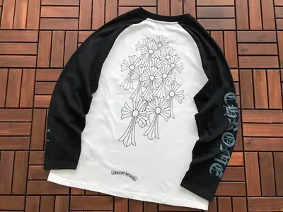 ¥~109 CH🔥OM🔥 HE🔥RTS LONG-SLEEVE 33122855 (im 180CM 68KG iwear size M in the photo)