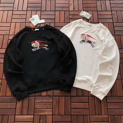 ￥~239 B🔥RB🔥RRY SWEATER 44123025 (im 180CM 68KG iwear size S in the photo)