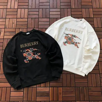 ￥~229 B🔥RB🔥RRY SWEATER 44123015 (im 180CM 68KG iwear size M in the photo)