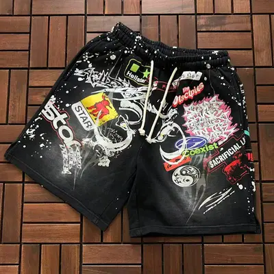 ¥ ~128 HELLSTAR SHORTS 55010540 (im 176CM 58KG iwear size S in the photo)