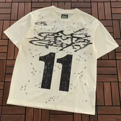￥~79 HELLSTAR T-SHIRT 77011682 (im 176CM 58KG iwear size M in the photo)