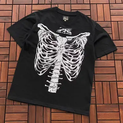 ￥~79 HELLSTAR T-SHIRT 77011605 (im 176CM 58KG iwear size M in the photo)