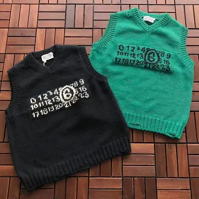 ¥~129 M🔥IS🔥N M🔥R🔥IE🔥A VEST SWEATER 77012338 (im 176CM 58KG iwear size L in the photo)