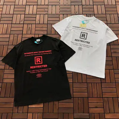 ¥~115 VETEMENTS T-SHIRT 66012547 (im 185CM 80KG iwear size L in the photo)