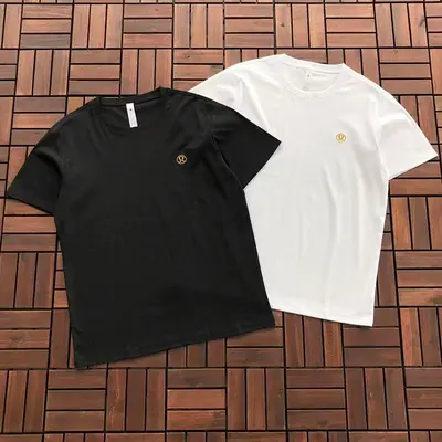 ￥~129 L🔥🔥UL🔥M🔥N T-SHIRT 66012720 (im 185CM 80KG iwear size XL in the photo)