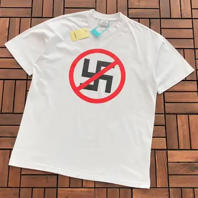 ￥~115 VETEMENTS T-SHIRT 66030637 (im 185CM 80KG iwear size M in the photo)