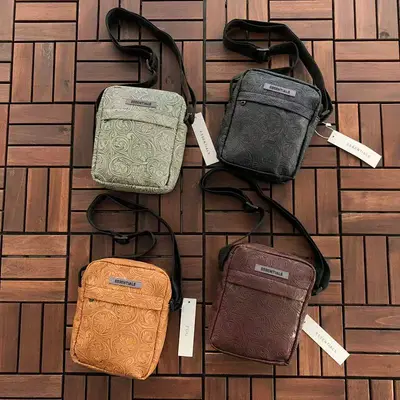 ￥~125 FOG BAG 66030814（长17CM*宽21CM*高5CM）