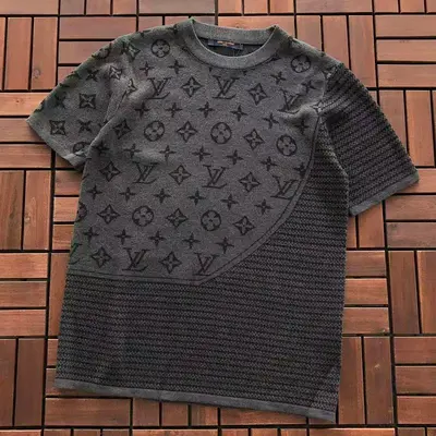 ￥ 165 L🔥T-SHIRT SWEATER 88030928 (im 185CM 70KG iwear size S in the photo)