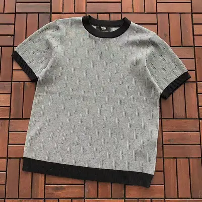 ￥175 F🔥🔥D🔥 T-SHIRT SWEATER 88030929 (im 185CM 70KG iwear size S in the photo)