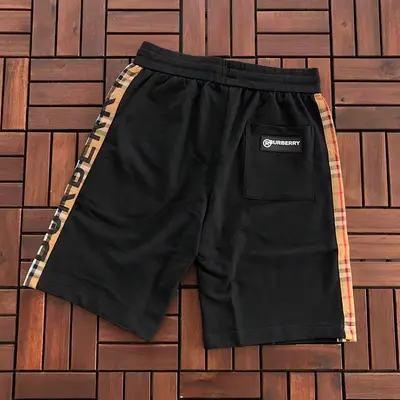 ￥~125 B🔥RB🔥RRY SHORTS 77031443 (im 185CM 70KG iwear size M in the photo)